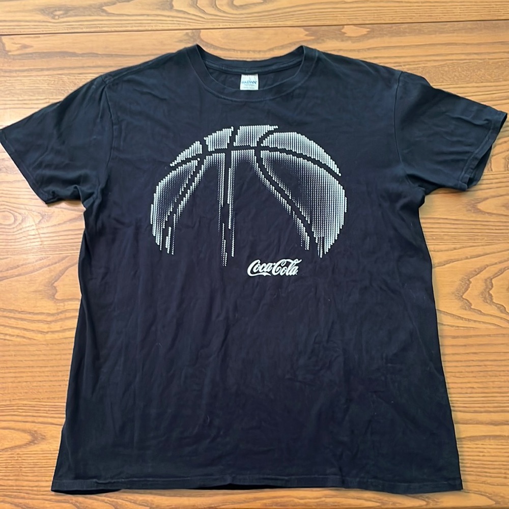 Black short sleeve graphic tee